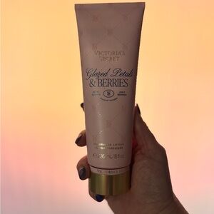 Victoria’s Secret - Glazed Petals & Berries Fragrance Lotion